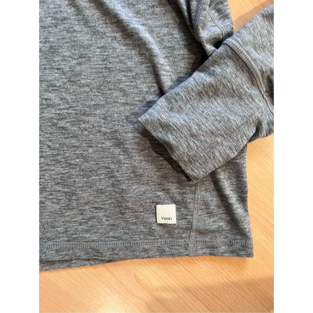 Vuori Light Gray Long Sleeve Crop Top - Picture 6 of 6